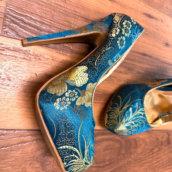 ALDO Platform Heels - Picture 1 of 5